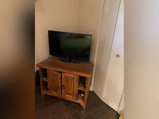 Meuble en coin pour TV en bois,