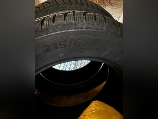 Pneus d’hiver neufs 215/65R17 XL Continental VikingContact 7 thumbnail 2