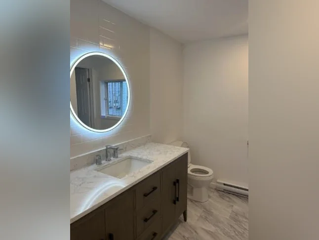 Logement 5 1/2, rénové au 1ier étage d'un triplex a Granby thumbnail 2