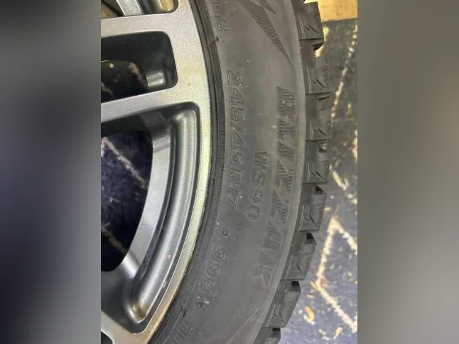Pneus d'hiver Bridgestonne "Blizzak WS90" 17 pouces+mag thumbnail 4
