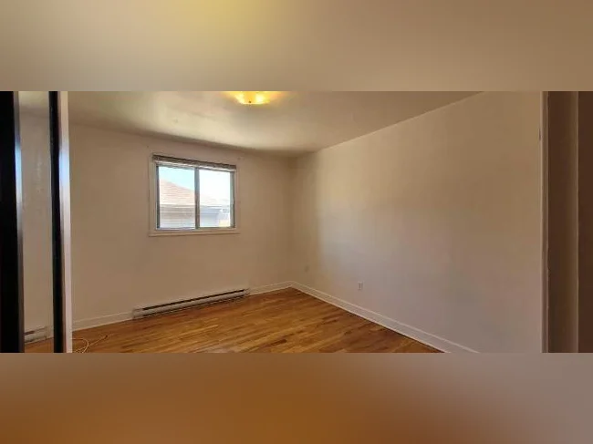 Ahuntsic- 4.5 au 2e de Triplex (prop occupants) Sauvé et St-Firmin thumbnail 5