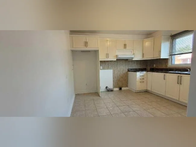 Ahuntsic- 4.5 au 2e de Triplex (prop occupants) Sauvé et St-Firmin thumbnail 9