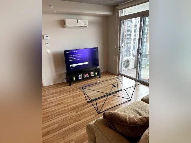 Spacious 3.5 in Laval | 1 Bed, 1 Bath Luxury Condo, Furnished or Unfurnished + FREE Parking | Available July 1! thumbnail 2