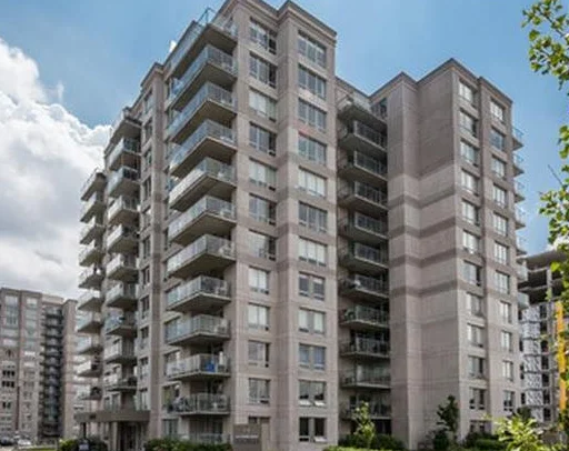 Spacious 3.5 in Laval | 1 Bed, 1 Bath Luxury Condo, Furnished or Unfurnished + FREE Parking | Available July 1!