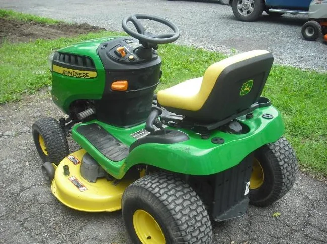 TRACTEUR À GAZON