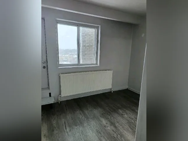 logement à louer 21/2 $l1000et 3 1/2 $  1300 poêle, frigo inclus. chauffage électricité et eau chaude inclus. Pas d'animaux thumbnail 4