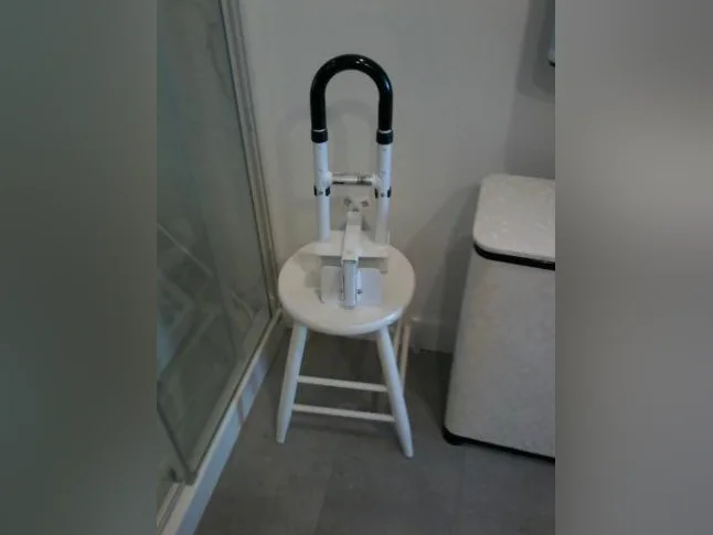 barre d,apui pour tenir quand on sort du bain