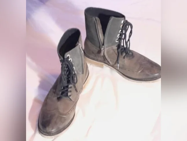 Bottines cuir et suède, fabrication italienne, pour homme, taille 11. Peux pas vendre séparément !