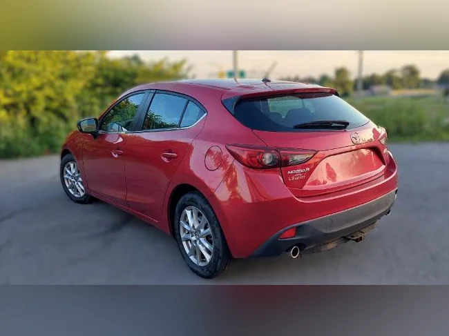 Mazda 3 GS 2015 à hayon (Hatchback), Skyactiv, traction avant, transmission manuelle. thumbnail 2