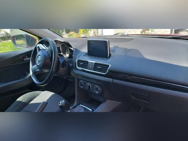 Mazda 3 GS 2015 à hayon (Hatchback), Skyactiv, traction avant, transmission manuelle. thumbnail 4