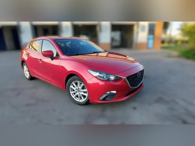 Mazda 3 GS 2015 à hayon (Hatchback), Skyactiv, traction avant, transmission manuelle.