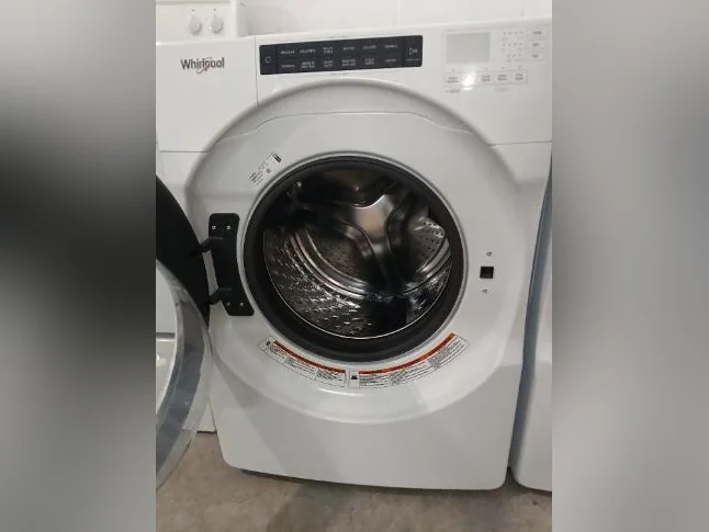 Ensemble laveuse et sécheuse Whirlpool #2211 + livraison thumbnail 2