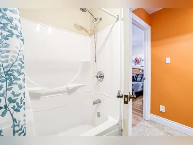 Condo-hôtel, 3 ½ , Vieux-Longueuil, formule tout inclus. thumbnail 7