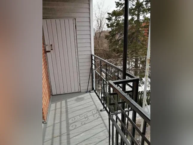 Très joli studio avec chambre fermée en plein coeur de Rosemont avec 1 mois le location gratuit thumbnail 10