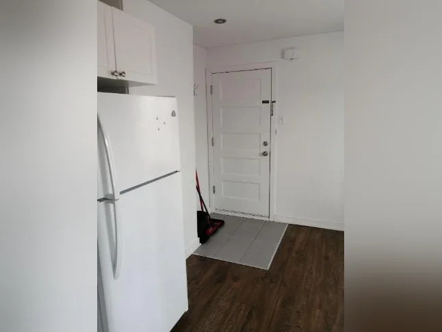 Très joli studio avec chambre fermée en plein coeur de Rosemont avec 1 mois le location gratuit thumbnail 4
