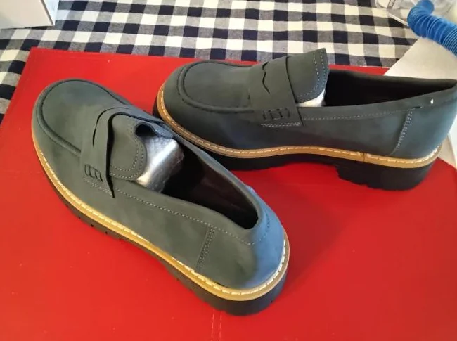 Souliers a vendre.