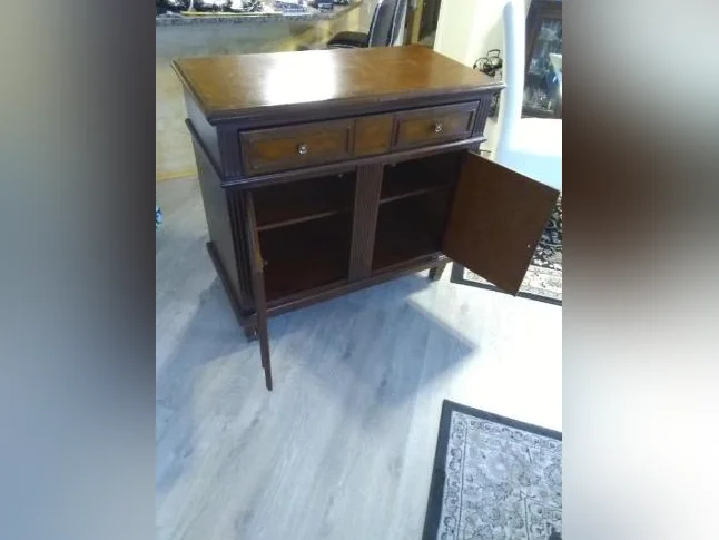 Buffet/bureau très propre, une bonne affaire.