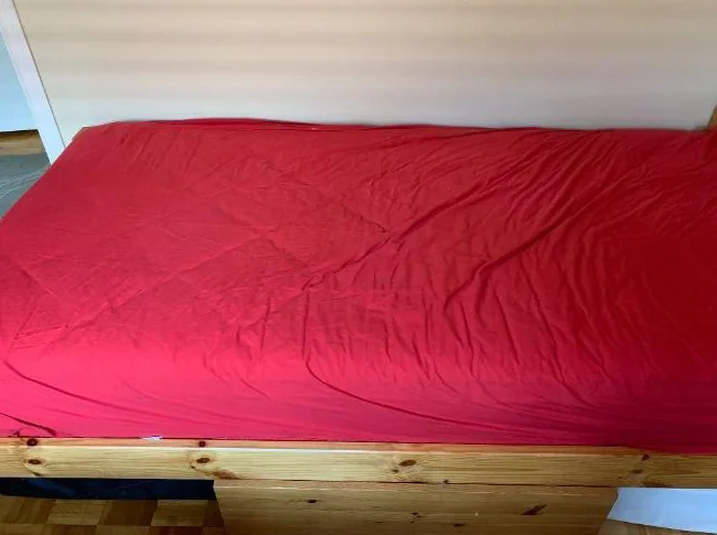 base de Lit simple en bois, marque Ikea thumbnail 2