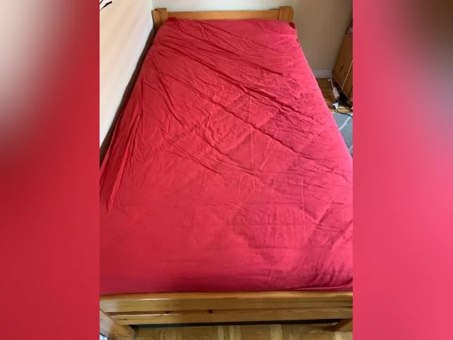 base de Lit simple en bois, marque Ikea