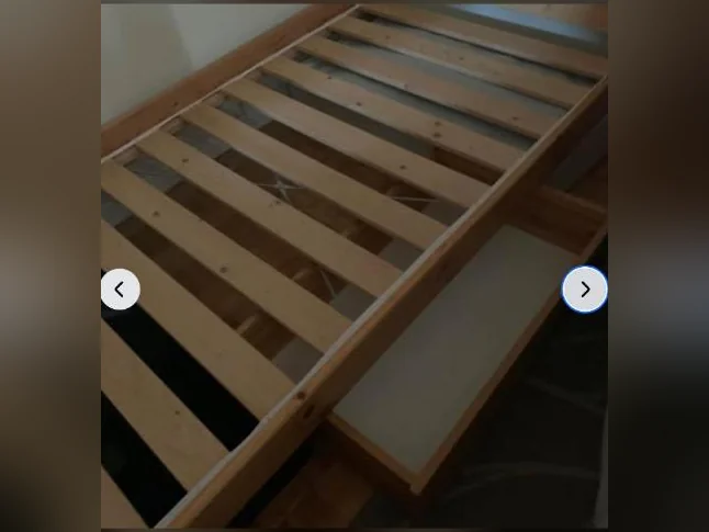 base de Lit simple en bois, marque Ikea thumbnail 3