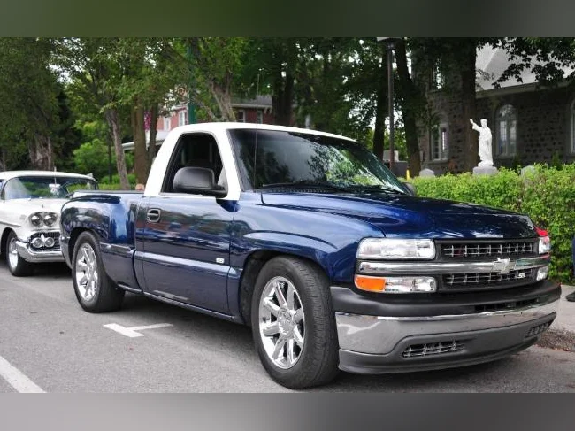 CHEVY SILVERADO1500 1999 (27 ans) ANTIQUE(clone SS) Step Side Short Box MODEL TRES RARE 2X4 V-8 4.8L A/C défec ,Automatique disc