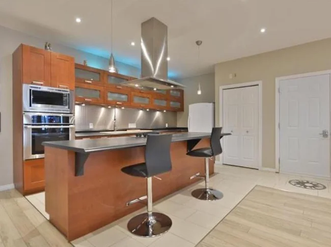 Très grand appartement à Lévis, 3 chambres à coucher, 2 salles de bain, une salle d'eau et une terrasse commune au toit
