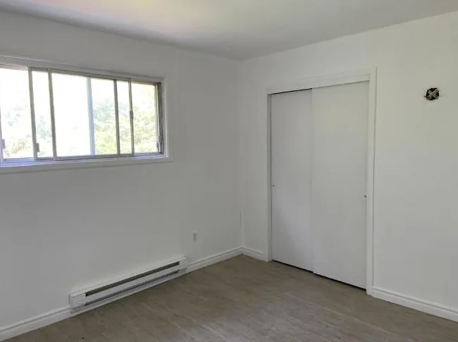 Logement 4.5 pces Secteur haute-ville 2e étage thumbnail 3