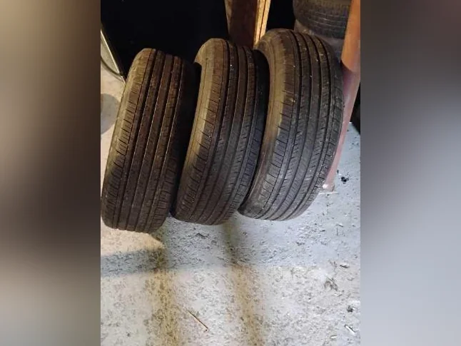 3 Pneu à vendre 215/65/r17