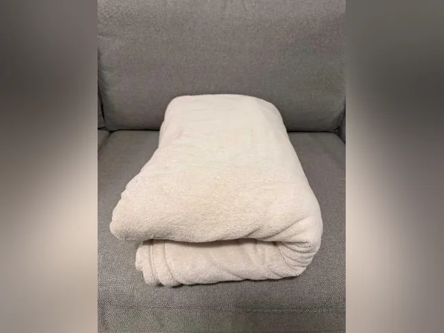 King Size Plush Blanket / / Grande couverture King thumbnail 3
