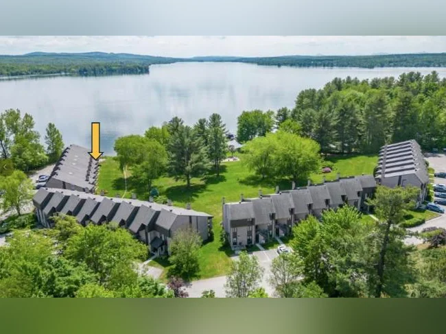 Superbe condo bord de l'eau Sherbrooke thumbnail 2