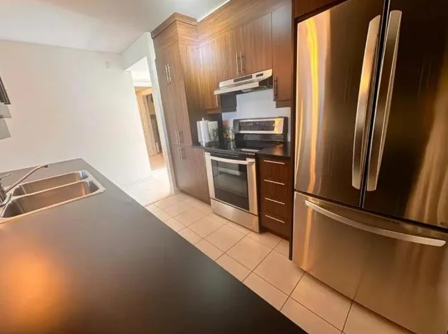 🏠 SUPERBE CONDO 2 CHAMBRES À CHOMEDEY LAVAL🏠 - DISPO A PARTIR DU 1 JUILLET thumbnail 3