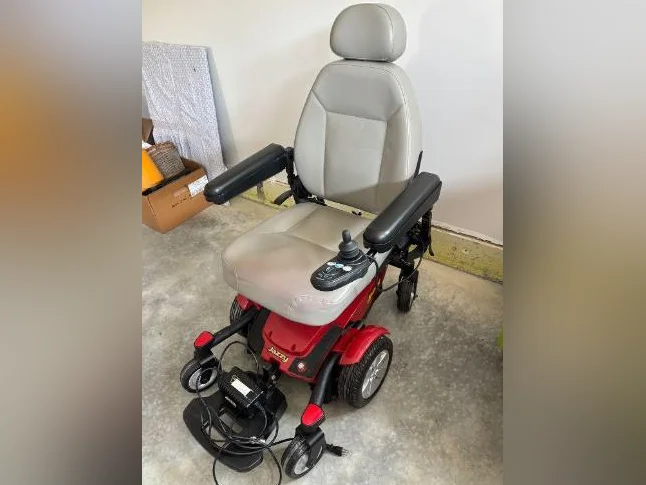 Fauteuil roulant à batterie thumbnail 2