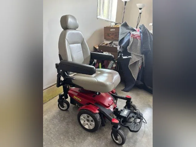 Fauteuil roulant à batterie thumbnail 4