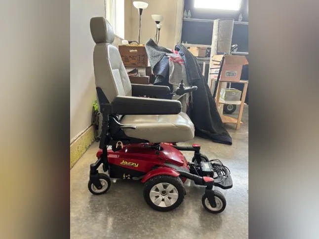Fauteuil roulant à batterie thumbnail 3