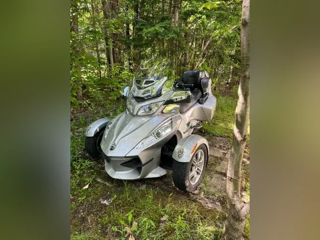 Spyder Canam RT 2010 SE5 Gris  58 144  km thumbnail 3