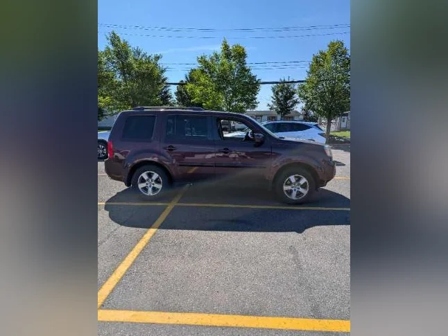 Honda Pilot EX 2011 à vendre pour pièces thumbnail 2
