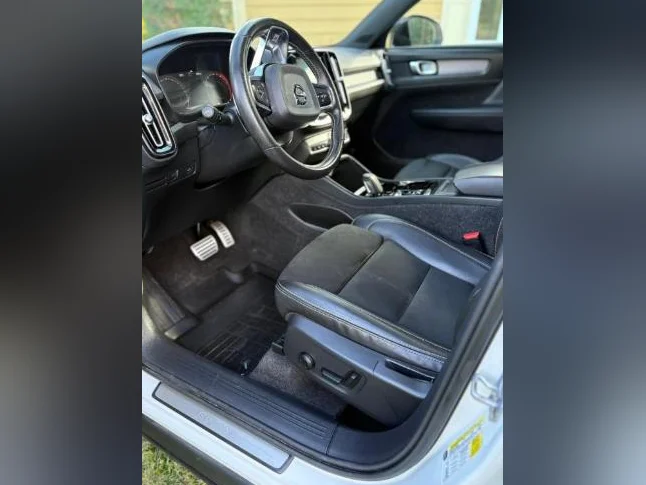 Volvo XC40 2020 R-Design T5 thumbnail 4