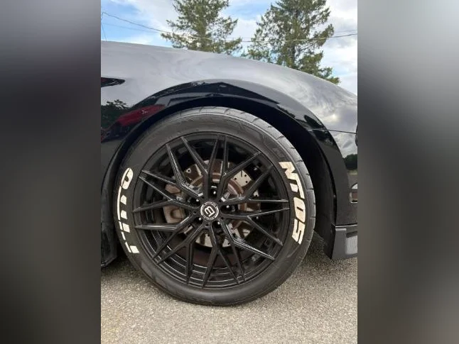 Mustang GT premium thumbnail 3