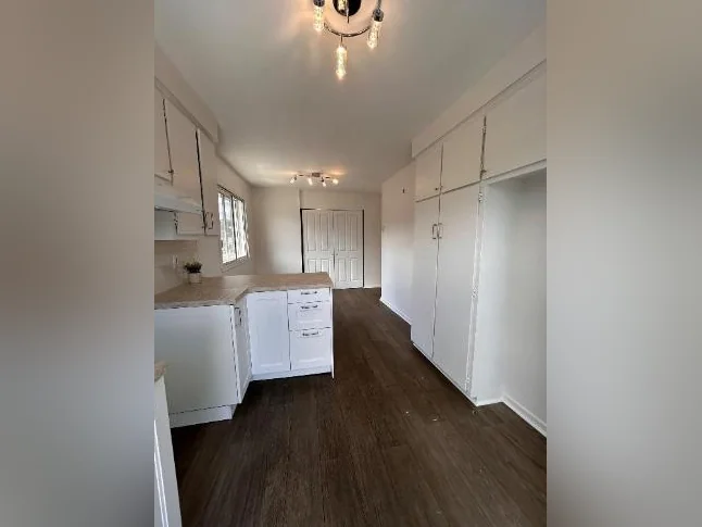 Logement 4 1/2 rénové, propre et disponible maintenant thumbnail 7