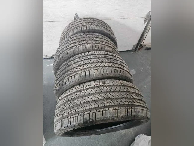 265 / 45 R21