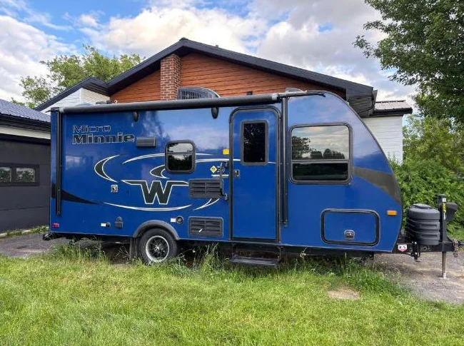 Winnebago Micro Minnie 1700BH Bleu thumbnail 2