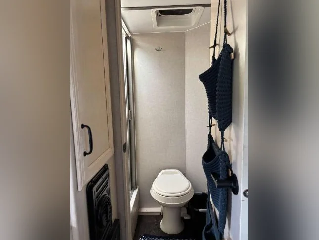Winnebago Micro Minnie 1700BH Bleu thumbnail 8