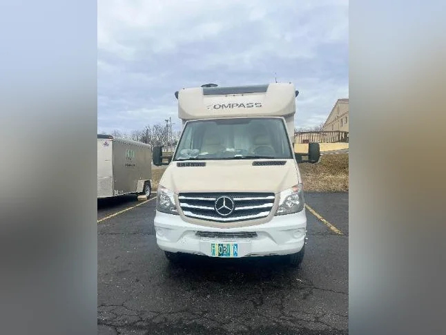 Vr 2018 Mercedez compass thumbnail 2