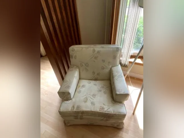Divan et fauteuil en bon état thumbnail 2