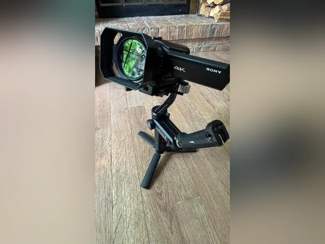 Superbe caméra video camcorder Sony FDR-AX700 pro 4K MINT thumbnail 2