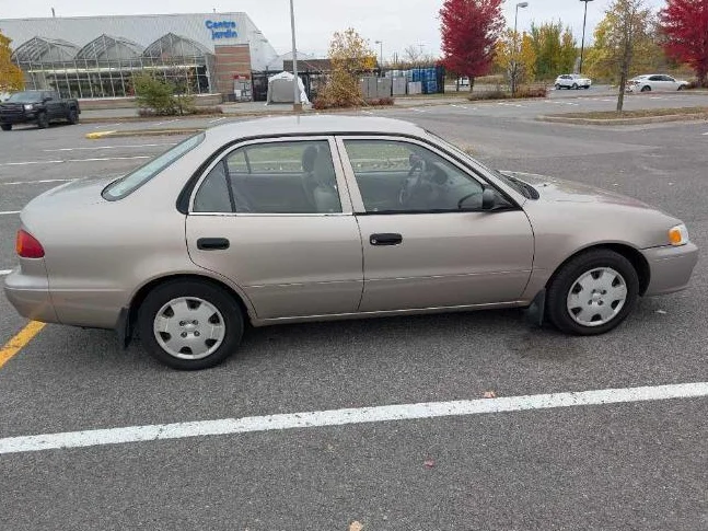 TOYOTA COROLLA 2001 TRES TRES PROPRE SANS PROBLEME MECANIQUE thumbnail 7