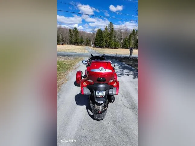 2016 CAN-AM Spyder RT S thumbnail 3