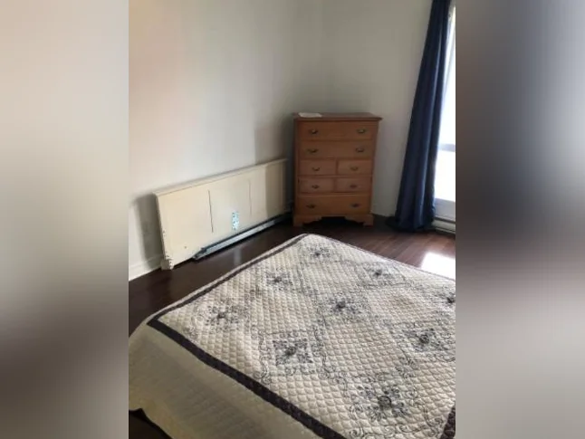 Ameublement complet pour un 3 1/2 à vendre tout d’un bloc. Je dois vider l’entrpôt. thumbnail 7