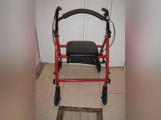 Déambulateur de marque Drive avec sac, Presque neuf