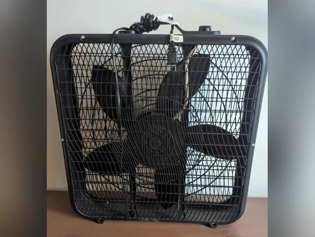 Lot 2 Ventilateurs Boîte 20" Noirs - 3 Vitesses (Grille Plastique + 1 Pale Cassée) - Rabais Bundle thumbnail 2